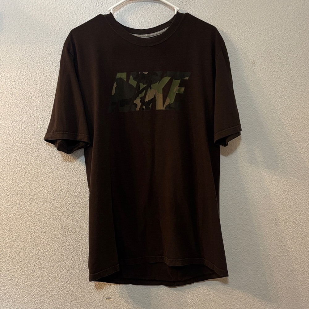 Nike Men's Brown Tee with Camo Logo